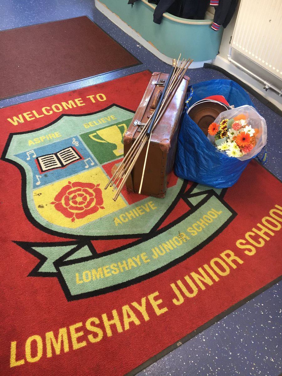 _ShakespeareSis's tweet photo. That’s a wrap! Leaving the fabulous Lomeshaye Junior School with a lovely bunch of flowers for our work on a performance to aid transition. FIND OUT MORE @ https://t.co/rxcyVUfWpa https://t.co/CDmXpVqP1u