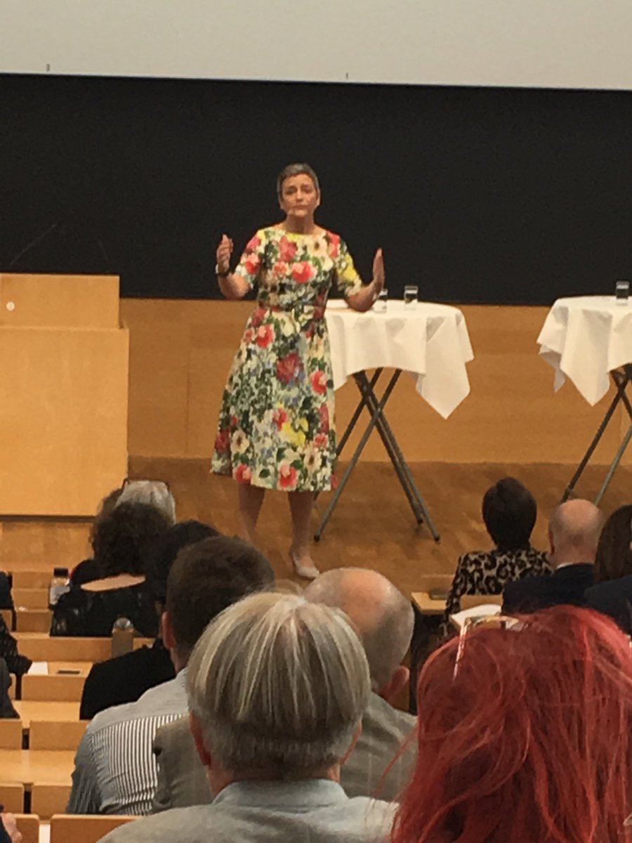 augusta_lene's tweet photo. Når politiske ledere ikke kan tale sammen og finde løsninger sammen i krisetider skaber det politikerlede #matchpoints19 #ucndk #ucdk https://t.co/8s7R8Fc0jI