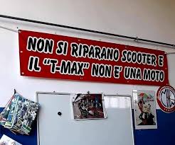 NetsBfc's tweet photo. Giusto per mettere le cose in chiaro... #scooter #tmax https://t.co/5idnzd6Enx