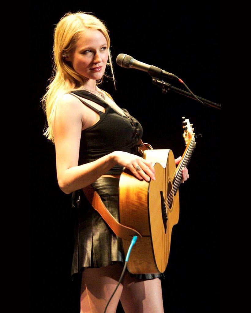 Happy Birthday to Jewel Kilcher, or just plain old Jewel, who turns 45 today! 