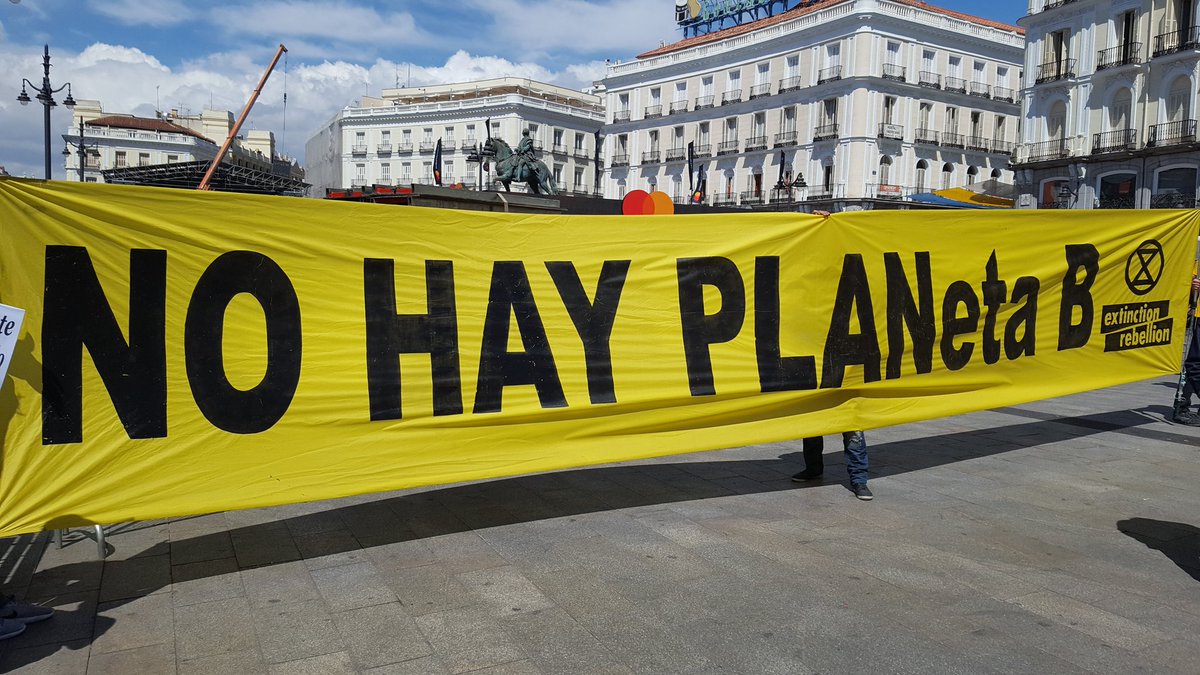 jlnietobueno's tweet photo. Porque no hay planeta B, una multitud de personas hemos alzado nuestro grito desesperado para urgir a actuar.
#FridaysForFuture 
#JusticiaClimática 
El 26M #VotaBonito 
#VotaMásMadrid https://t.co/DS1kytmagw