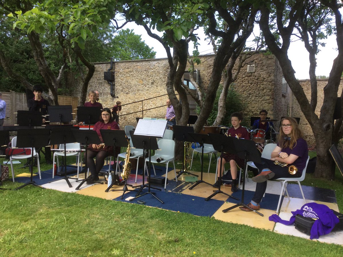 SexeysMaths's tweet photo. Music in the Orchard.  @SexeysSchool Looking forward to our lunchtime entertainment #stateboarding #bsa https://t.co/xzV3oawd6M