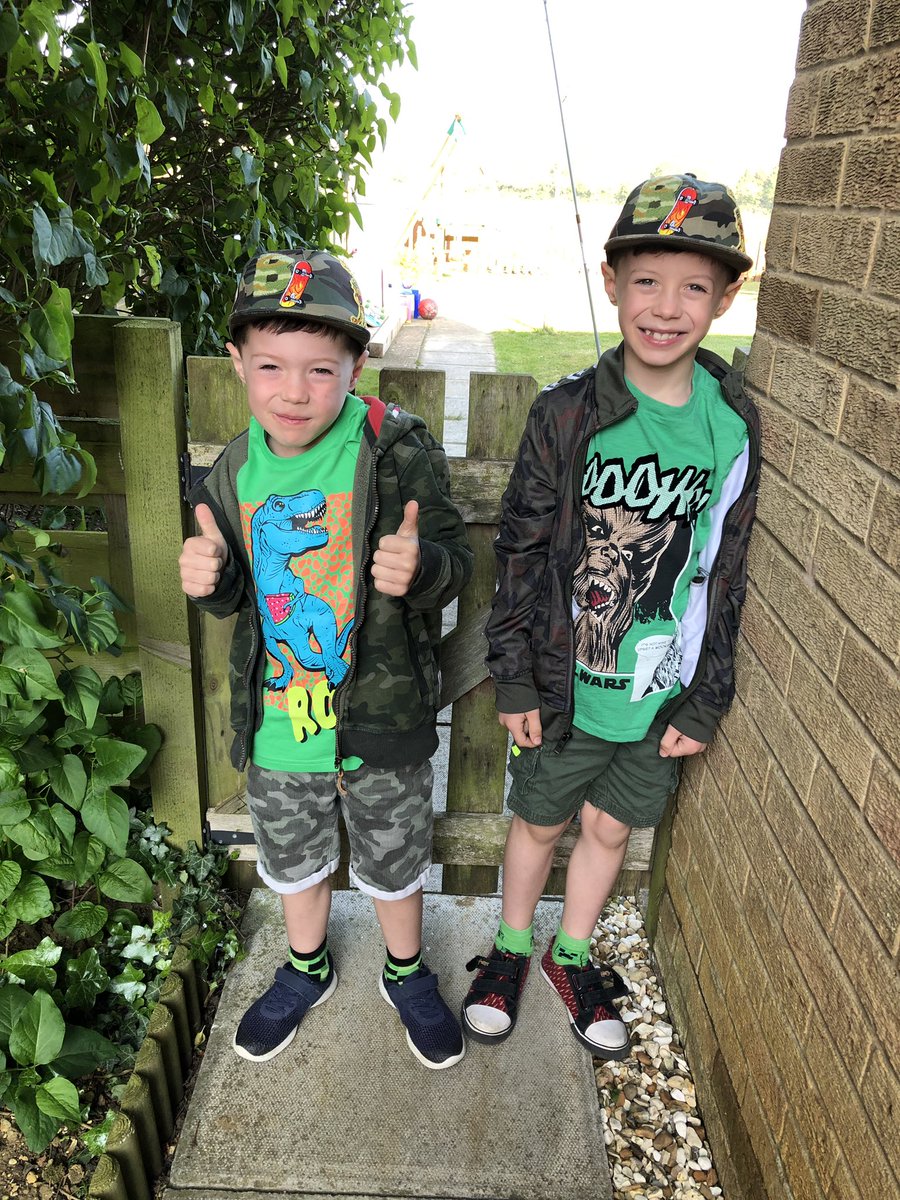 LisaTil11110744's tweet image. @CottinghamCofE  All green this morning for team THINK !! #TeamThink #teamcolours 6 green items each...including socks and pants !! 🙈😂 #Schoolvalues