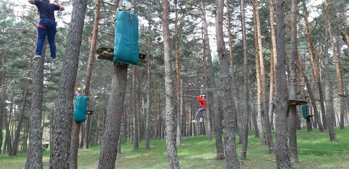 Soriaventura's tweet image. Turno para los alumnos el CEIP Santa Teresa de Madrid.

#parquedecuerdasAmogable #eligeSoria #excursionesfindecurso
#Navaleno #institutos #colegios @colectivotandem