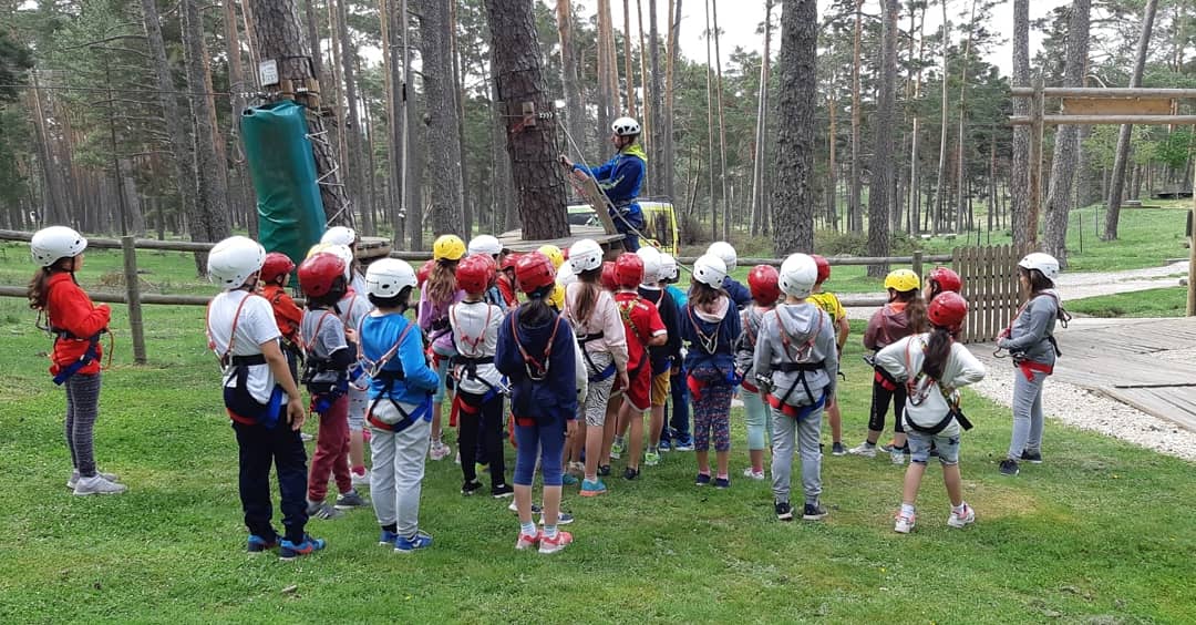 Soriaventura's tweet image. Turno para los alumnos el CEIP Santa Teresa de Madrid.

#parquedecuerdasAmogable #eligeSoria #excursionesfindecurso
#Navaleno #institutos #colegios @colectivotandem