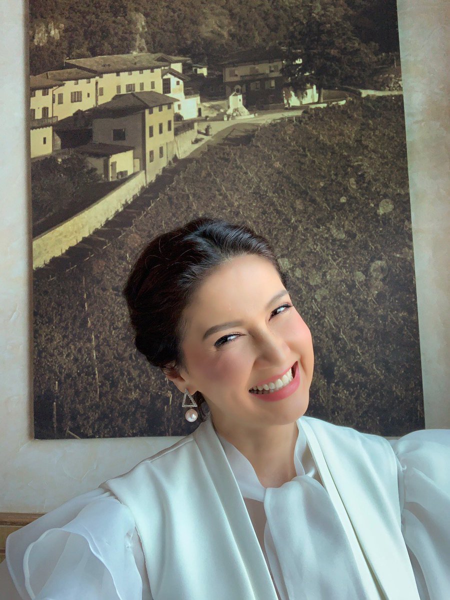 ส่งข้อความมาทักเผื่อจะมีคนมาบอกว่ารักกันบ้าง😛 #happyfriday #loveyouall #fanclub #annsirium  #แอนสิเรียม