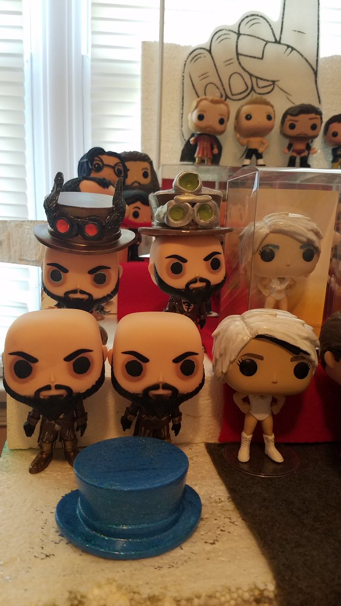 1GatedCommunity's tweet image. &quot;Your hat angles are attitudes.&quot; -Frank Sinatra 
@RealSavageGent @RealLadyFrost #PrettyProper