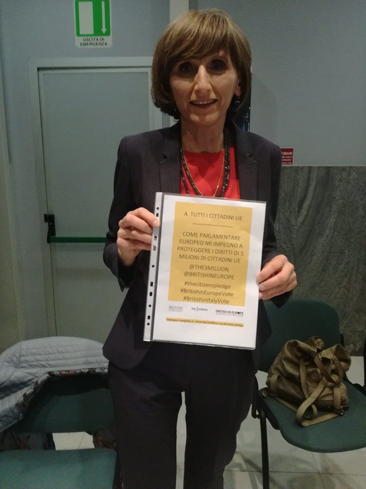 BRITISHinITALY's tweet photo. Grazie Alessandra Guatteri, candidata alle elezioni europee per M5S Nord Est per aver preso l'impegno di sostenere i diritti dei cittadini britannici in Italia post Brexit. #citizenspledge @BritishInEurope @the3million https://t.co/liTHrSKJ1y