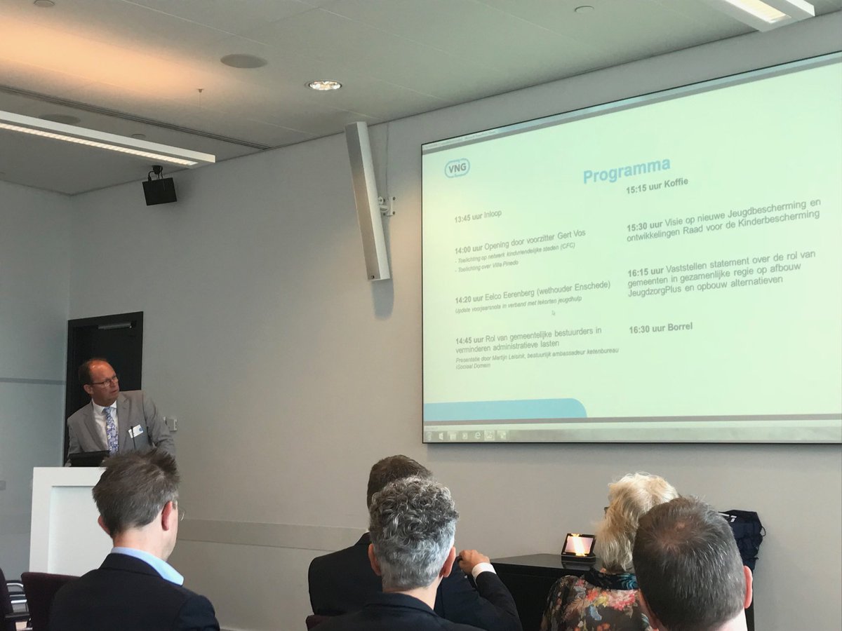JohanHamster's tweet photo. In Utrecht voor de #BJ42 waar @gert_vos dagvoorzit en pitcht over child friendly cities. @VNGjeugdhulp https://t.co/xbyTAMILkw