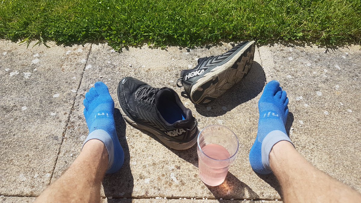 Macnic0's tweet photo. A cacking 10 tropical miles on the Fife Riviera today. Great day to be out on the trails... New shoes could be on the cards methinks... #udhydrates #injinji #runrecover @Beta_Running  #teambetarunning #fifecoastalpath https://t.co/EiB14whC2L