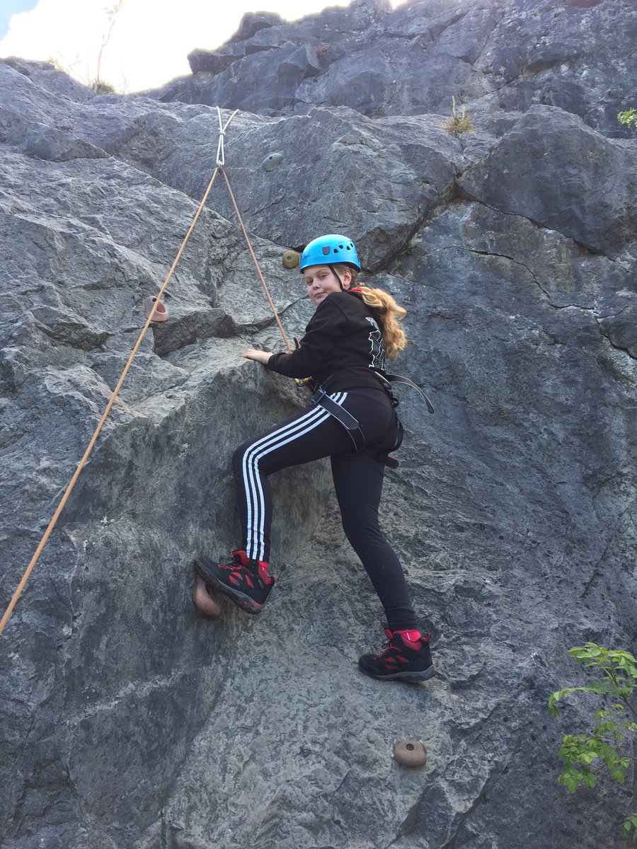 StTeresasFY5's tweet photo. Awesome morning rock climbing for group 1 ⛰ #rocks #realadventures https://t.co/3aRobig65b