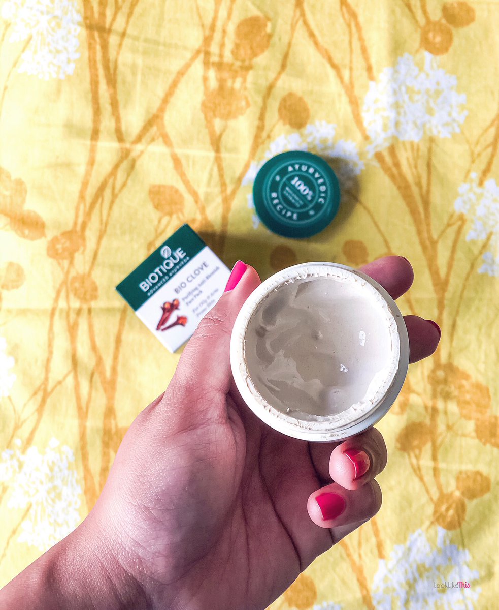 Looklikethis_In's tweet photo. Have been dealing with a few summer #breakouts and this is definitely helping. Bio Clove - an anti blemish face pack from @Biotique_World is such a savior. It does cause a slight warm sensation while I apply it, but no rashes and harm to the skin.. 
#21daysofskincare https://t.co/yBBrmjtF6V