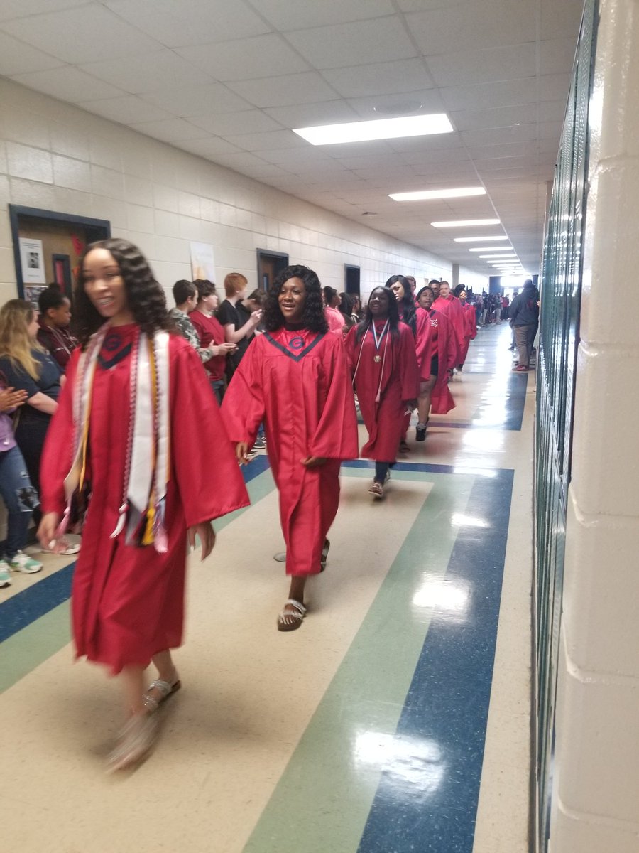 GMHSPats's tweet photo. GHS Senior Walk -- More pictures on our website and Facebook page! https://t.co/2zy2prgTGr