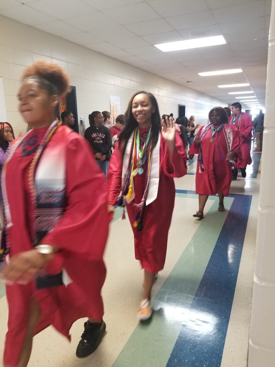 GMHSPats's tweet photo. GHS Senior Walk -- More pictures on our website and Facebook page! https://t.co/2zy2prgTGr