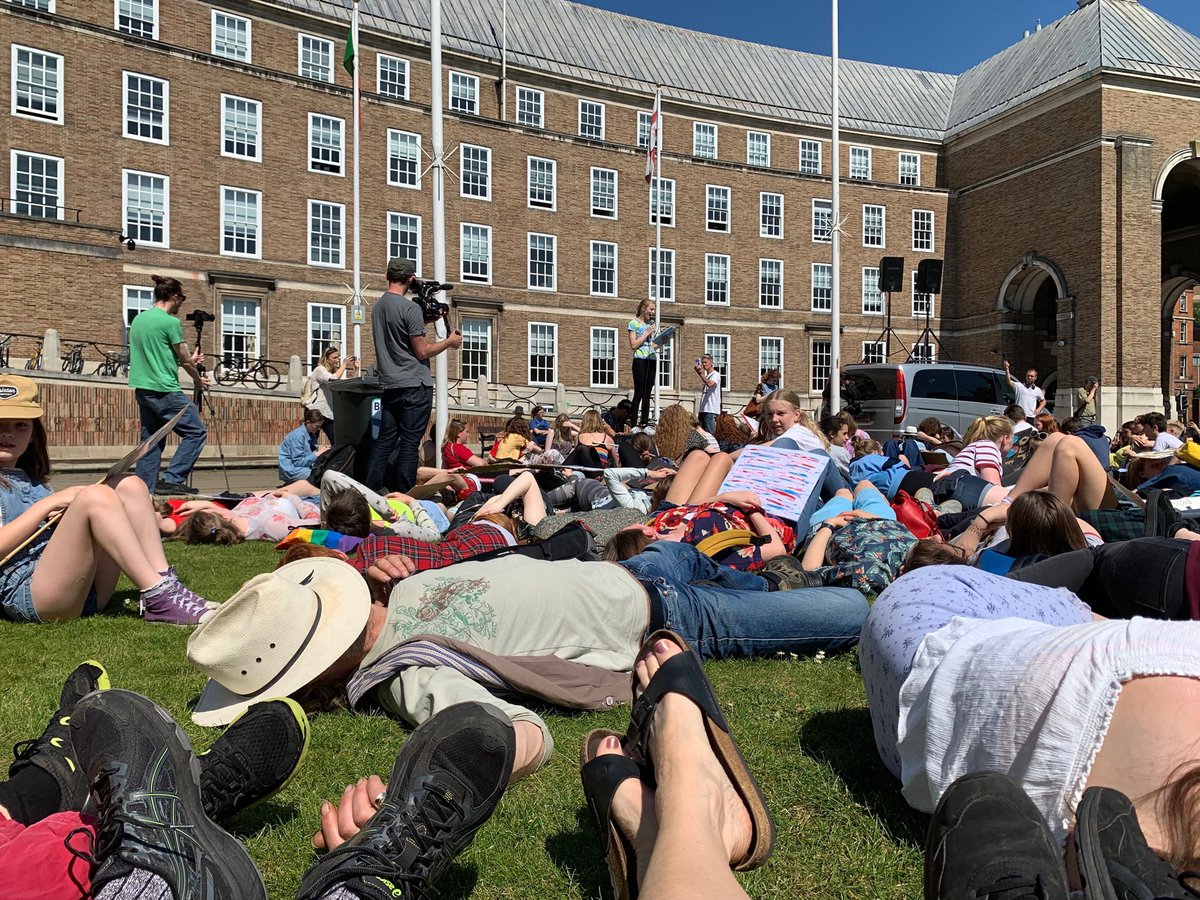 elspethpenny's tweet photo. I am supporting my 2 boys and all the other striking children in Bristol today at #strike4climate #fridaysforfuture 1 minute death silence here https://t.co/4YJDe1n1Oz