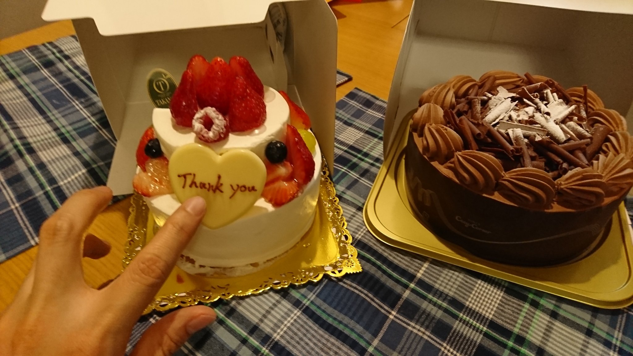 エクし 半年記念日にお互いホールケーキ買ってくるの草 フンパツしてタカノにしたのにw 食うの手伝って T Co Nj0lwnekmx Twitter