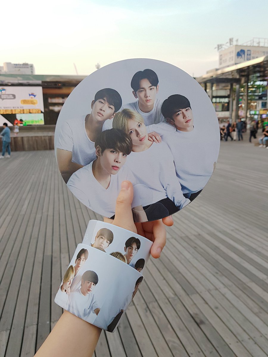 LOOMOOK_twt's tweet photo. 문금이네 너무 이뻤다ㅠㅠ 내부 진짜 너무 이뻐서 사진도 많이 찍고왔습니당 커피가 진짜 싸고 맛있어요ㅜㅜㅜ https://t.co/KJvywl6Zhj