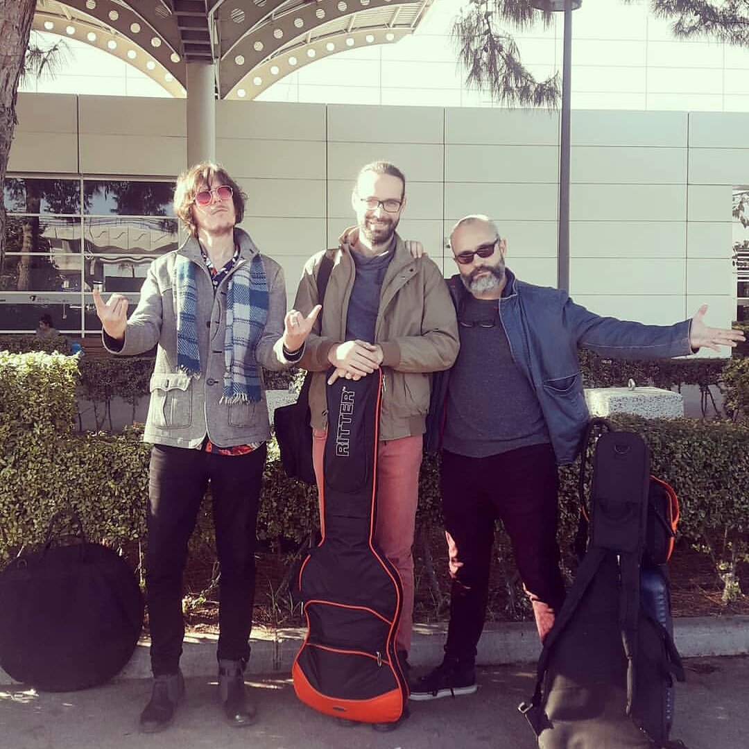 İstanbullu dostlar, arkadaşlar !!! İlk uzun metrajlı İstanbul Yasak Helva konseri //
Bu aksam (Cuma) akşam Peyote.
24.05. Peyote Nevizade  22.30
özellikle bekleniyorsunuz 💜