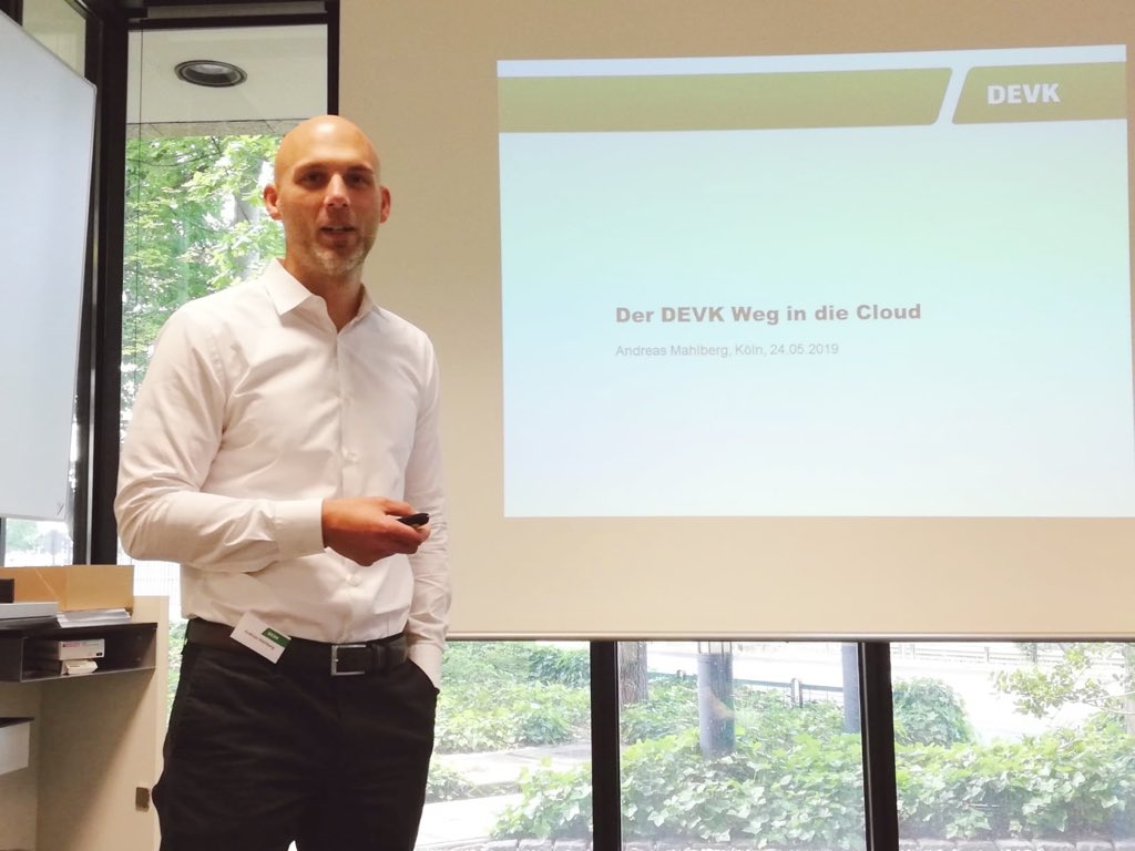 STARTPLATZ's tweet image. Andreas Mahlberg von der @DEVK_Zentrale startet mit einem Vortrag über den Weg der DEVK in die Cloud. ☁️ #insurtechweek #insurtechcologne