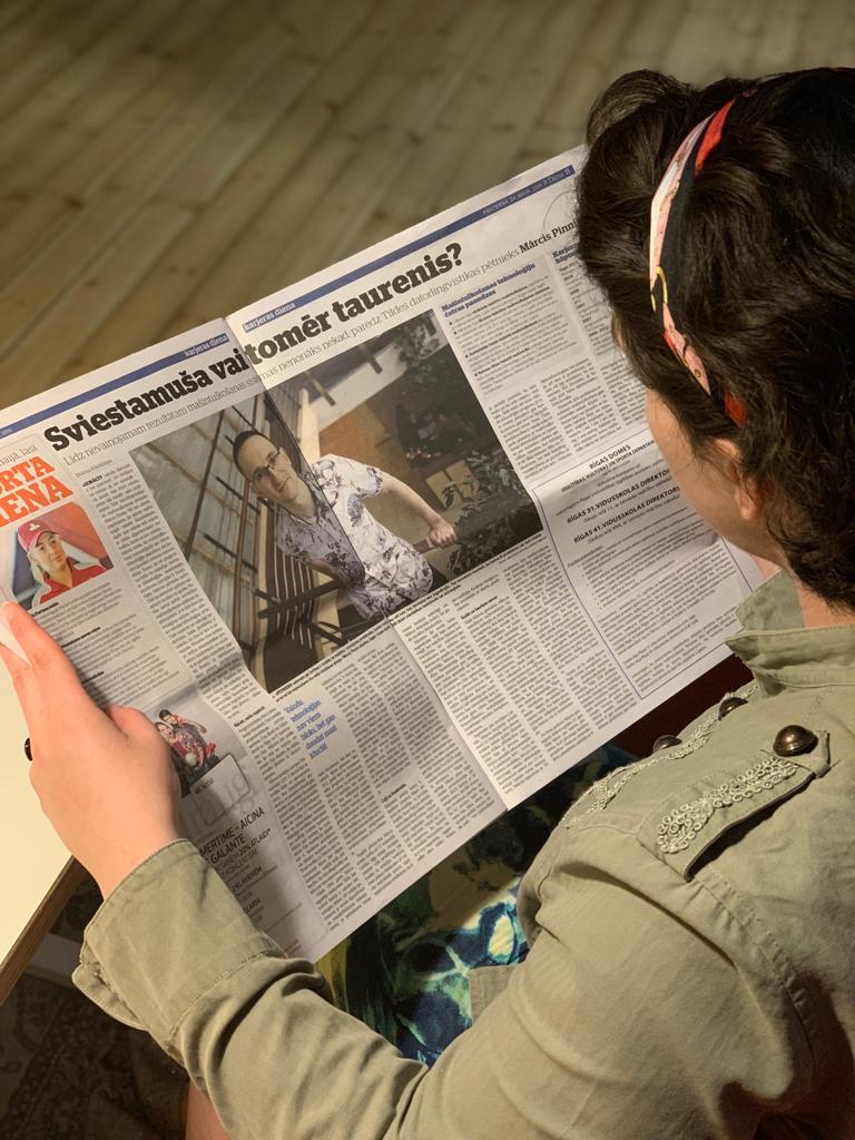 TildeLV's tweet photo. Aiz katra izgudrojuma un sasnieguma ir cilvēku komanda, kuri vēlas paplašināt savu iespēju robežas. Šodien @DienaLv mūsu datorlingvistikas un mašīntulkošanas pētnieks 👨🏫 M.Pinnis (@Demokraats) stāsta, cik vienlaikus izaicinoši un aizraujoši ir iemācīt valodu datoram. #tildeteam https://t.co/gAHILLWUj5