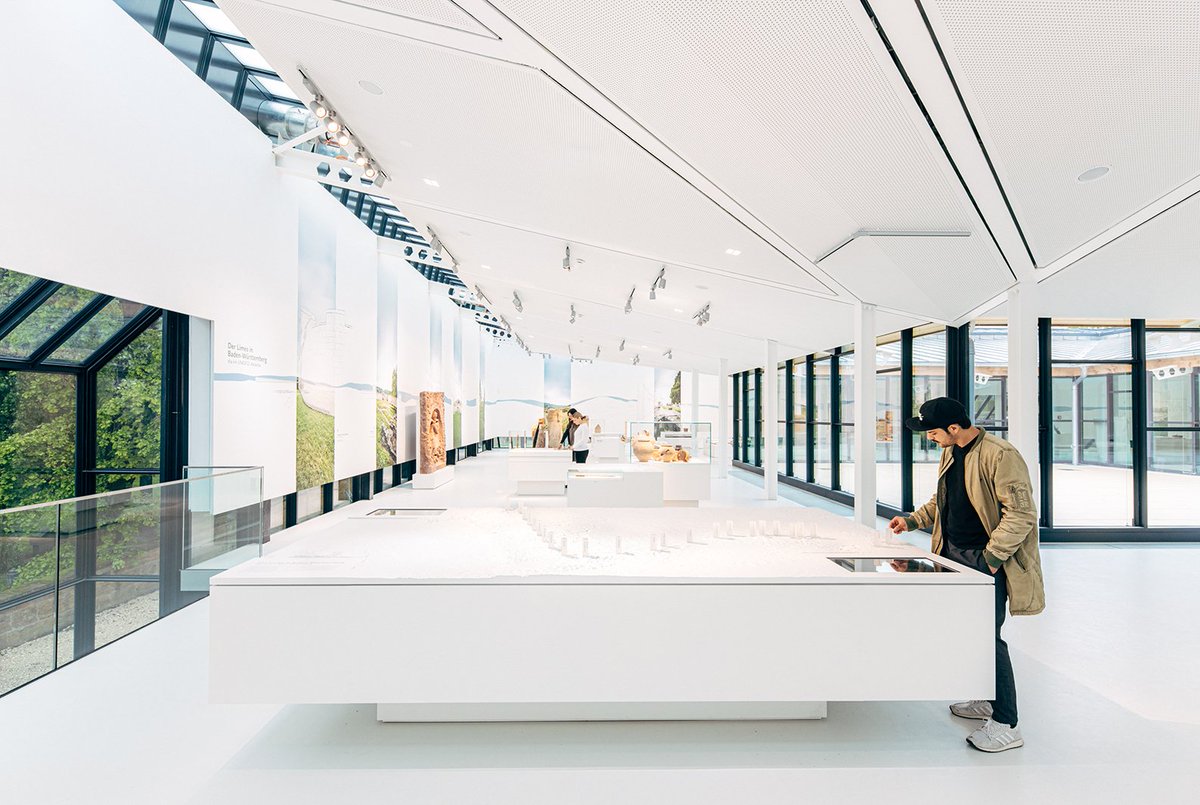 AT_BRUECKNER's tweet photo. Limesmuseum Aalen neu gestaltet!

Das @limesmuseum öffnet am 25. Mai wieder seine Tore. Auf einer erweiterten Fläche präsentiert sich die vom ATELIER BRÜCKNER neu gestaltete Dauerausstellung mit über 1200 Originalfunden. 

Zur Pressemitteilung: https://t.co/2F854kpLoY https://t.co/ekZ9lVoZ6r