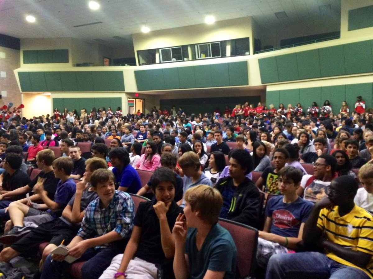 RenayCJohnson's tweet photo. Happy last day of high school seniors! The largest senior class in MCPS! πππ½ Enjoy a few 9th grade photos! #720Strong https://t.co/OFYzyWFBay