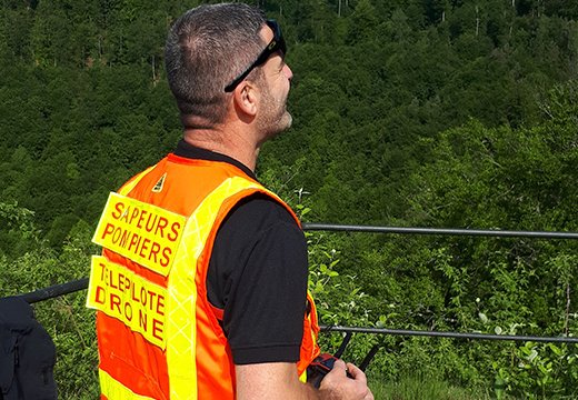 sdis67's tweet photo. [DRONE] Participation de l'équipe de télépilotes drone à la formation IMP2 pour des essais d'acheminement de cordage.
#Drone #GRIMP https://t.co/FCE6TFicKb