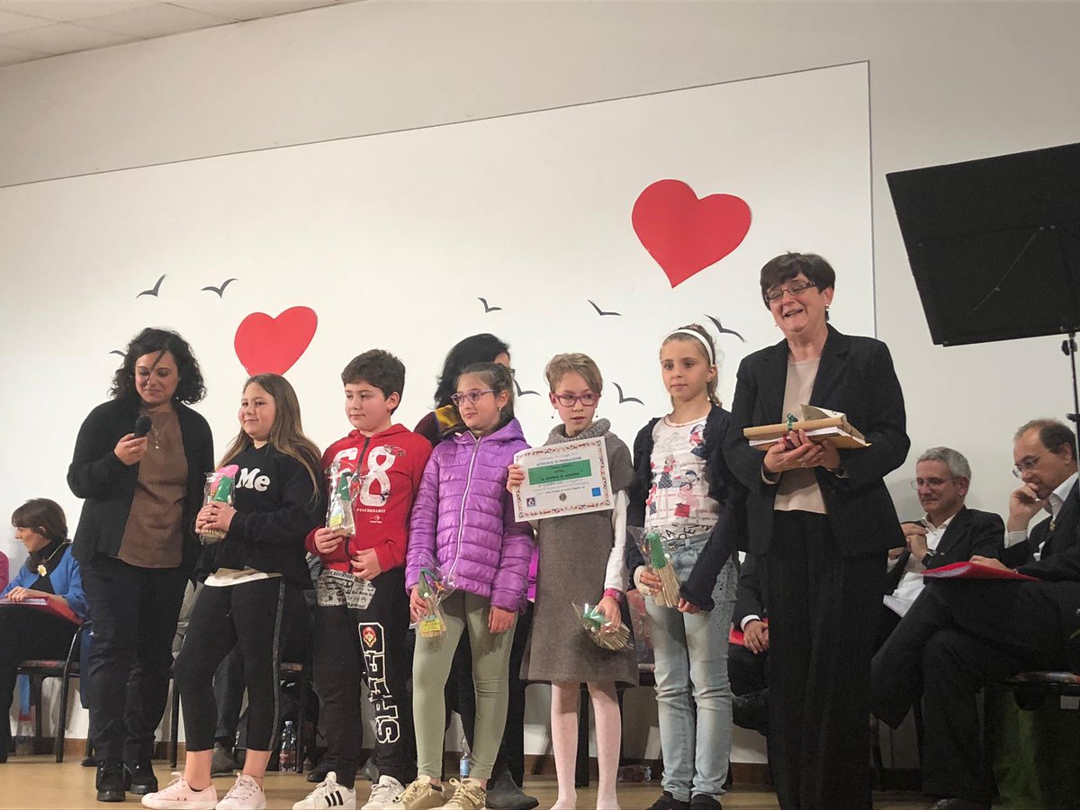 Denise_gioco's tweet photo. @Ic_Viguzzolo Classi premiate a Garbagna primo Concorso Letterario Val Grue: IIIC Secondaria San Sebastiano, IB Secondaria Volpedo, V Primaria Volpedo, IV Primaria Garbagna #monsyochum @librinscena #lionsclub Valli Curone e Grue https://t.co/mYE2qqwoNc
