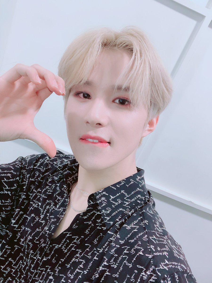 NCTsmtown_127's tweet photo. 💘💘💘

#뮤직뱅크
#WE_ARE_SUPERHUMAN
#NCT127_SUPERHUMAN
#NCT127 #SUPERHUMAN https://t.co/3MJDvcmhgh