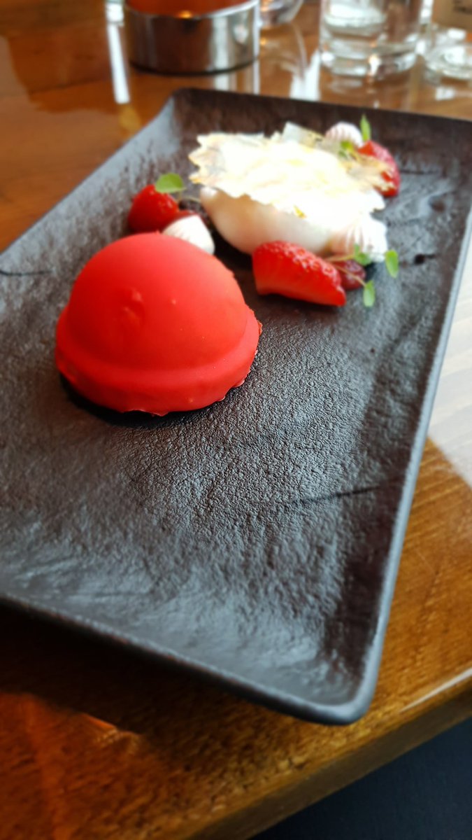 SandiaKalloe's tweet photo. Food Friday 🍽 #FoodieFriday 🍹 #foodie #sosolobie 💜 last week's #dinner w/ @AartiNNNN @Gowrising_P #IDock I-Dock #Amsterdam @TheForknl #rating 8.3 https://t.co/v7JZrQa9Sn