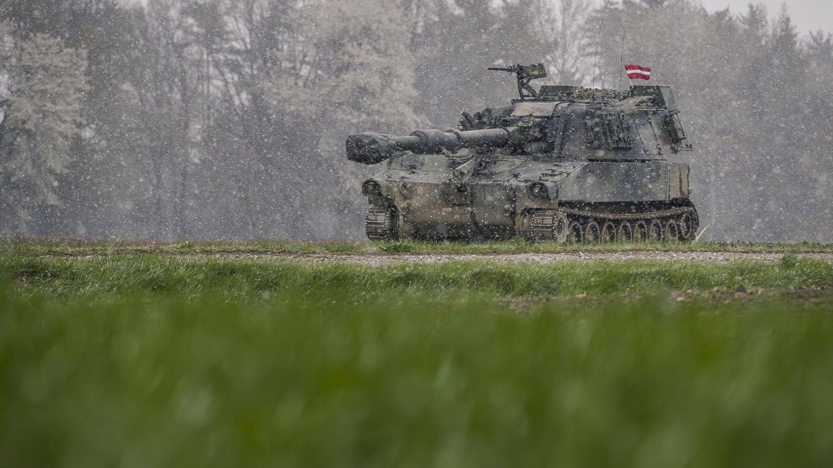 LV_NATO's tweet photo. 2️⃣4️⃣stands for 2️⃣0️⃣2️⃣4️⃣when all #Allies expect to have a defence budget of 2️⃣% of their GDP (or more) & 2️⃣0️⃣% of it on major equipment & R&D to foster burden sharing and development of new capabilities 💪.
More ➡️ https://t.co/VwNksF7b2O
#NATOinNumbers #WeAreNATO https://t.co/mFa2de2C5I