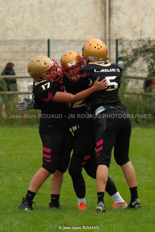 3 matchs = 3 victoires pour nos ladies 💪🏻🏈 un week end parfait ! Good job 🤩 #win #ladies #vraismaillots #footus #aixmaville