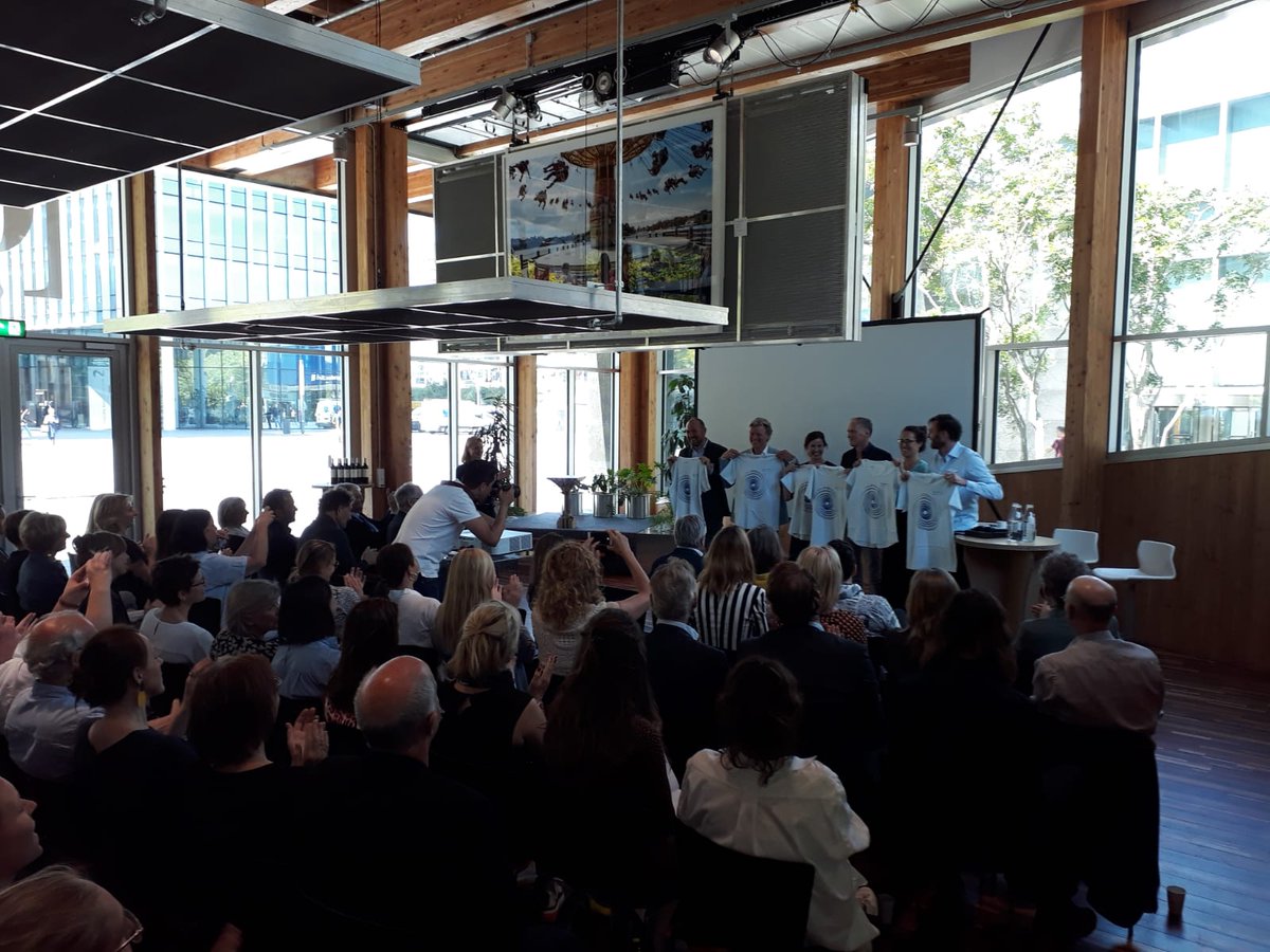 Blij en trots! De Dutch Circular Textile Valley is gelanceerd! Samen met @hetgroenebrein, <a href="/modint/">MODINT</a>, @FashionforGood, <a href="/ABNAMRO/">ABN AMRO</a>, <a href="/circleeconomy/">Raphael Lopoukhine</a> versnellen we circulaire textielinnovaties 👕👗♻️💪