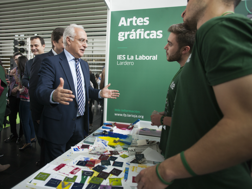 jiceniceros's tweet photo. El modelo educativo socialista ha demostrado ser un fracaso, expulsando a los jóvenes del sistema, imponiendo una supuesta igualdad a costa de la calidad, que no permiten alternativas ni oportunidades a los alumnos ni a sus familias. 
#26M #SigamosMejorando #CentradosEntuFuturo https://t.co/52enJmxlby