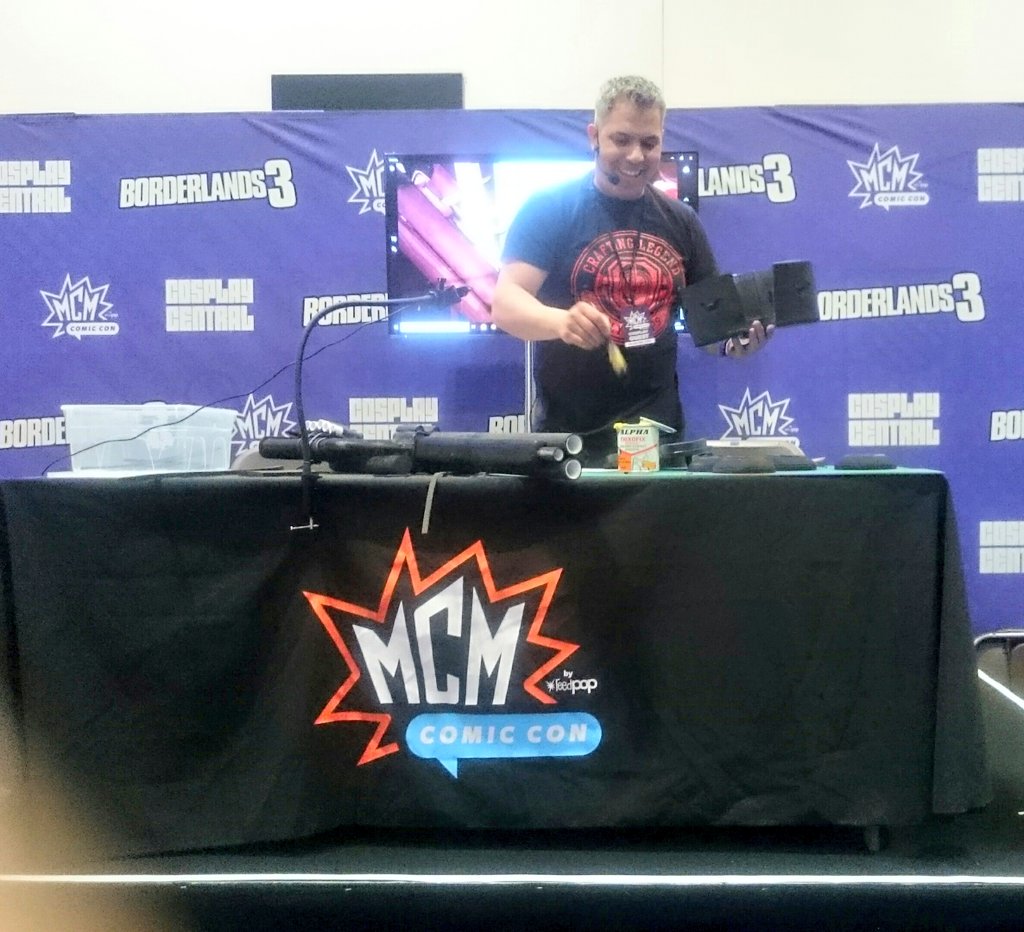 TashaCosplayUK's tweet photo. Been watching a great panel @MCMComicCon showing how to make a foam gun by @NicSamiotis
#MCMLondon #artyfakes https://t.co/sUMfLNbAOq