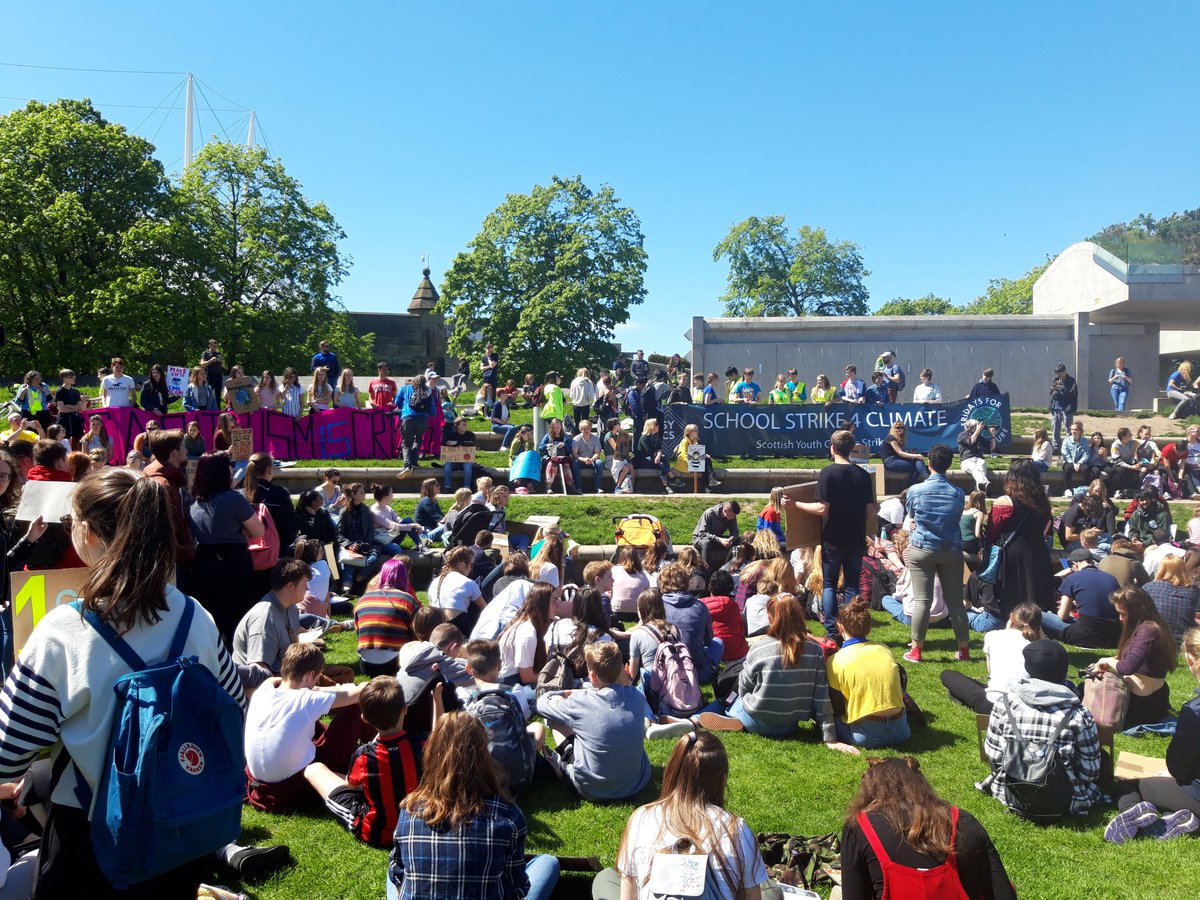 irisedges's tweet photo. Incredibly moved by the passion and determination of the school strike protesters. #FridaysForFuture #Edinburgh https://t.co/LaMH8e0GEC