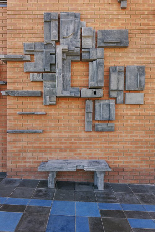 As it's #AfricaDay tomorrow, we would like to celebrate the excellence of the continent's creative community. South African architect and artist Lorenzo Nassimbeni’s oeuvre is known for its fusion and consolidation of elegant architecture and fine art. bit.ly/2Xb9dYV