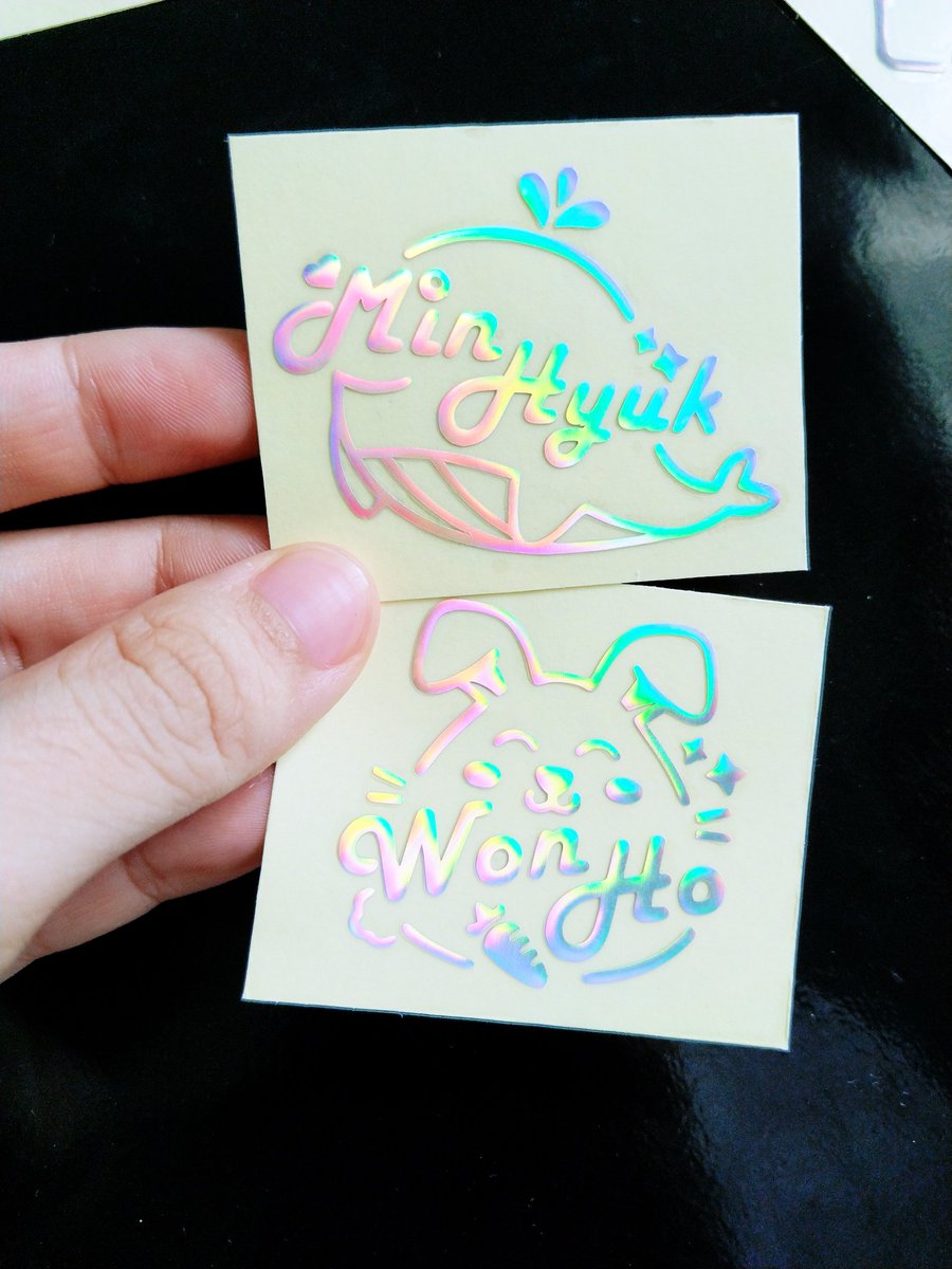 TatLittleToo's tweet photo. 🌸#TatLittleTooUpdate 🌸
❥ลาย Sticker Hologram ที่จะนำไปขายหน้าคอน
❥แผ่นละ20B พื้นใสไม่ไดคัท (วันจริงทางร้านจะตัดไดคัทด้วยมือให้นะคะเพื่อสะดวกในการนำไปใช้งาน)
❥สตกสามารถนำไปติดแท่งไฟ/ติดประดับ ดูรูปเพิ่มเติมต่อเม้นด้านล่าง
#MonstaXWeAreHereinBKK
#MonstaXWorldTourinBKK2019 https://t.co/5WMX5xkZiI