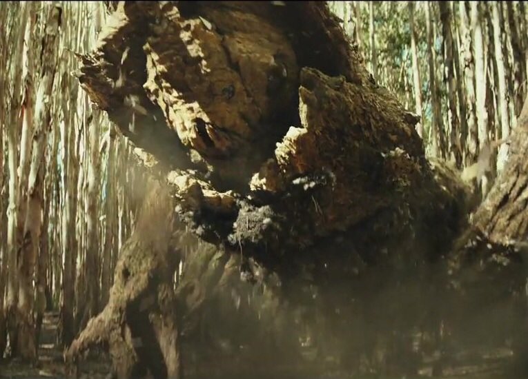 Twitter पर 青空 キングコング ゴジラ Godzillamovie 髑髏島怪獣図鑑 その6 スポア マンティス 体長 15メートル 巨大な大木に擬態する巨大なナナフシではなくカレハカマキリの仲間 擬態してるときは微動だにしないが 敵に遭遇した時は強靭な筋肉で逃げる 頭部