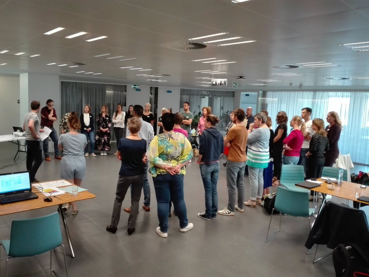 VerstegenMieke's tweet image. Tijdens #VFUnetwerkt i.s.m. @SamenLevOpbouw @SASopbouwwerk en dankzij @BusinessInA actievecompetenties.be #getest in de #praktijk. #Samen @VFUFFI #uitzenders en #partners #anderstaligen met #competenties #bemiddelen en #tewerkstellen. @RoosenKoen