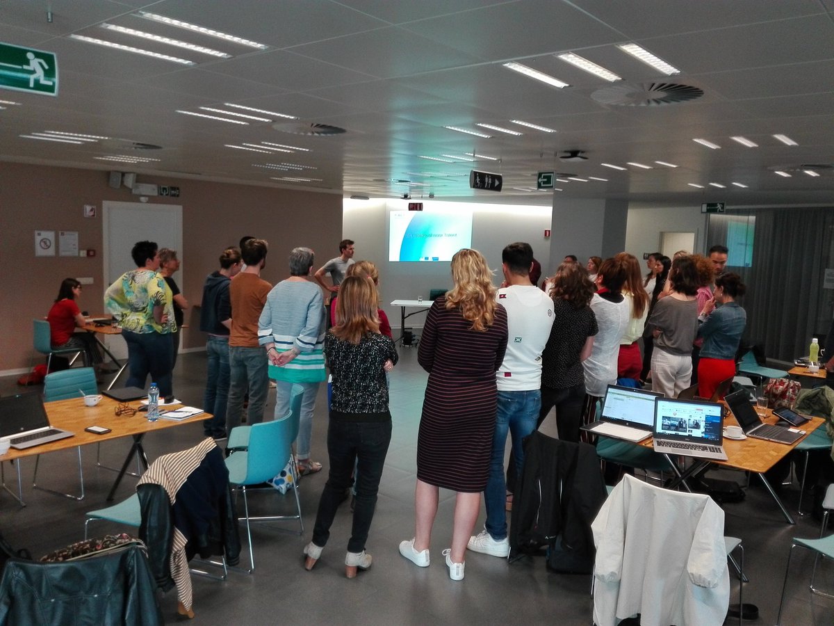 VerstegenMieke's tweet image. Tijdens #VFUnetwerkt i.s.m. @SamenLevOpbouw @SASopbouwwerk en dankzij @BusinessInA actievecompetenties.be #getest in de #praktijk. #Samen @VFUFFI #uitzenders en #partners #anderstaligen met #competenties #bemiddelen en #tewerkstellen. @RoosenKoen