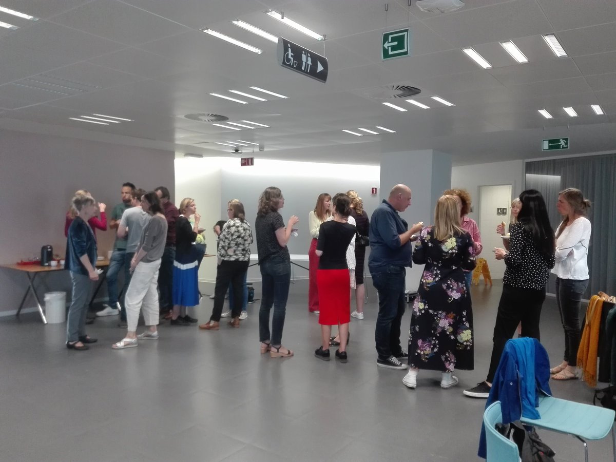 VerstegenMieke's tweet image. Tijdens #VFUnetwerkt i.s.m. @SamenLevOpbouw @SASopbouwwerk en dankzij @BusinessInA actievecompetenties.be #getest in de #praktijk. #Samen @VFUFFI #uitzenders en #partners #anderstaligen met #competenties #bemiddelen en #tewerkstellen. @RoosenKoen