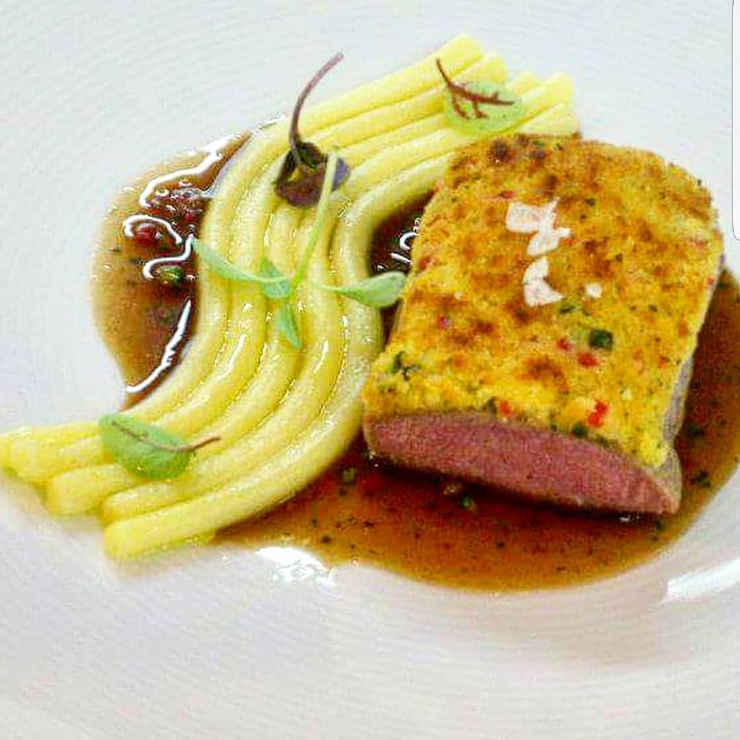 FriscousP's tweet photo. Sella di agnello in crosta di paprika, curry e #friscous con spaghettoni di patate.
By @ivantronci 

#agnello #paprika #curry #spaghetti #patate #lamb #ruffano #salento #sauce #foodart #foodlove #foodgasm #foodie #chefemaitre #cheftalk #petramare #picoftheday #chefgiramondo https://t.co/huzjsaoh4U