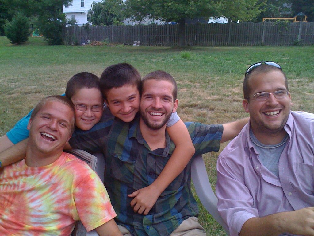 NG52MATTERS's tweet photo. Today is Brothers’ Day! Nicky has four wonderful brothers! Show some love to Billy, Mikey, Paddy and Danny by signing up today for Nicky’s Run. They would appreciate it!💚

https://t.co/MicxDFOEiS https://t.co/H7Au778B59