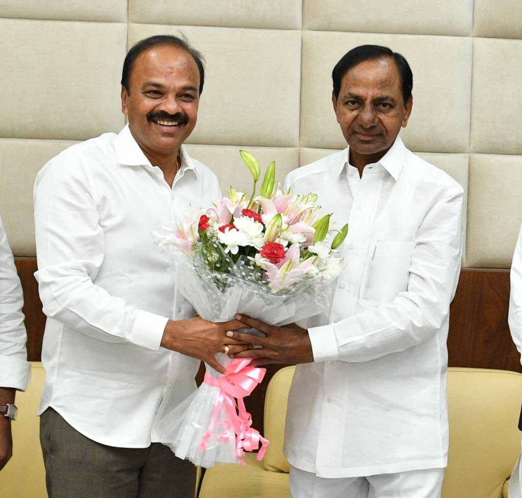 DrRanjithReddy's tweet photo. Met Hon’ble CM Shri #KCR Garu at Pragati Bhavan today. Thank you for believing in me and giving me this opportunity to make you proud sir. I dedicate this win to the people of #Chevella and the #TRS party members and leaders who have worked hard for this victory. Jai Telangana! https://t.co/pzVcbtwCg1