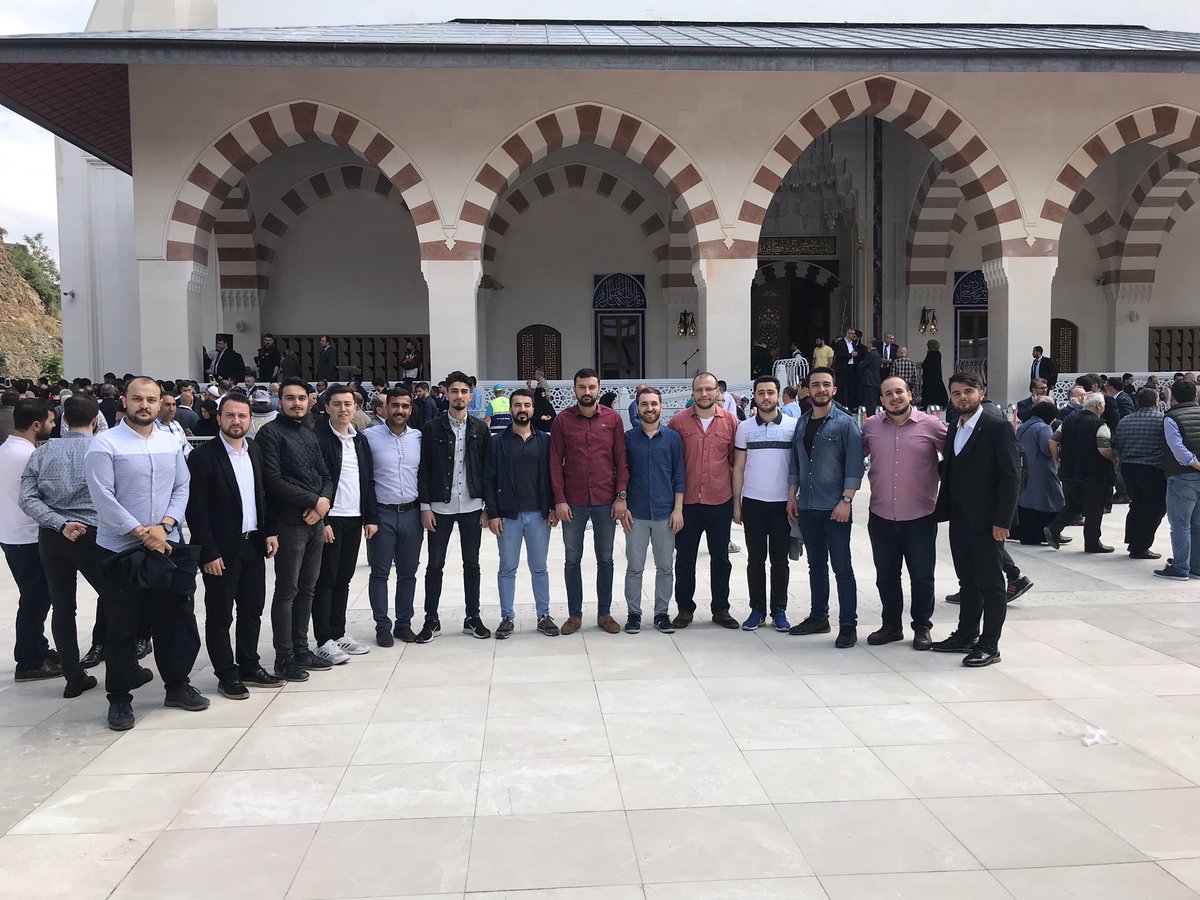 eyupakgenclik's tweet photo. Genelbaşkanımız ve Cumhurbaşkanımız Recep Tayyip Erdoğan’ın teşrifleriyle Alibeyköy - Güzeltepe Mahallemizde ki Hacı Osman Torun Camii’nin açılışı gerçekleştirildi. @cihatbiradli @RTErdogan https://t.co/Kc3WNLf3qG