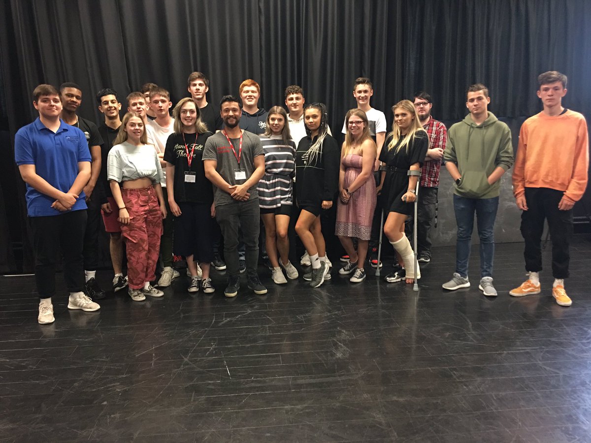 dawn_hitchcock1's tweet photo. @ItchenCollege @ItchenArts enjoying working with the incredible @StandTallCo. The students received powerful and creative feedback. Techniques for managing anxiety and will leave today feeling empowered. Thank you @StandTallCo and thank you @ace_national for making it possible https://t.co/qLjVWa0ePk