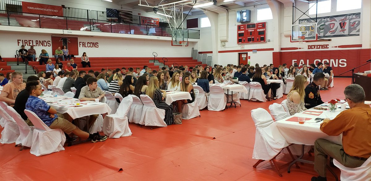Falcon_update's tweet photo. The Senior Awards Breakfast has begun! What a great morning for @2019firelands 
@MrsKeenerFHS @FHSFalcnPrin 
#FirelandsFalcons https://t.co/N4xli3q9MV