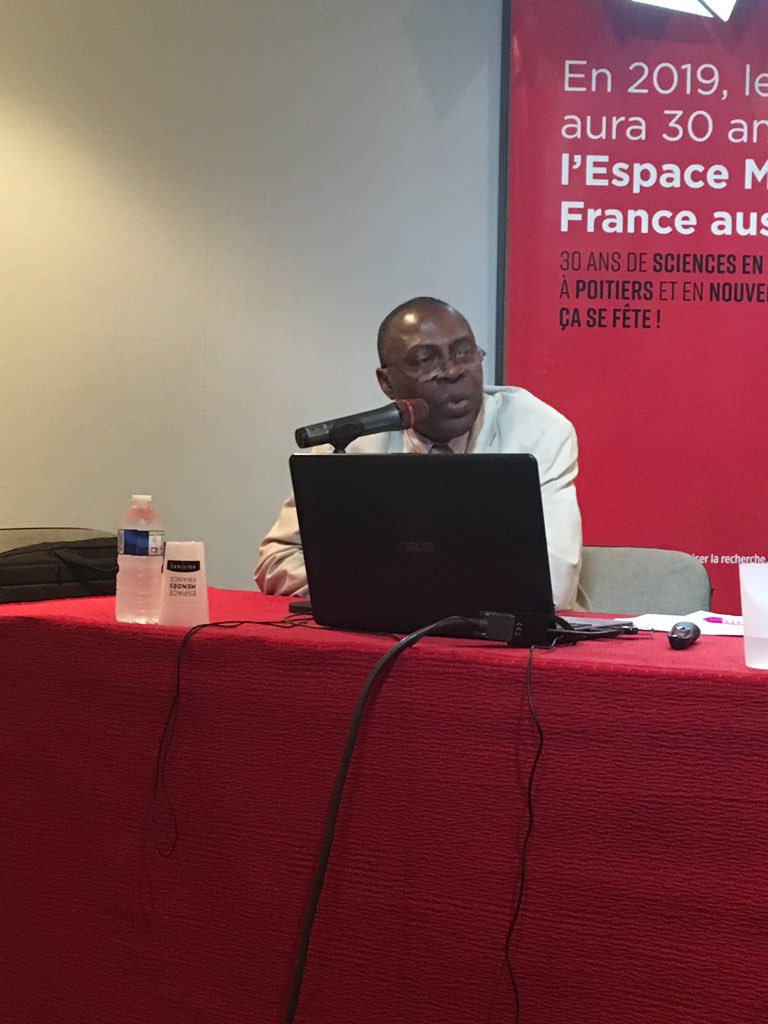 EMFterritoires's tweet photo. Lancement de la table ronde #autoformations et #créativité @emfpoitiers avec José Mongo, président de l’A´ACTES. Il nous présente les #trophées de L’A´ACTES et l’implication des #autodidactes sur le #territoire de #Compiègne. https://t.co/F2ZLeNs6FD