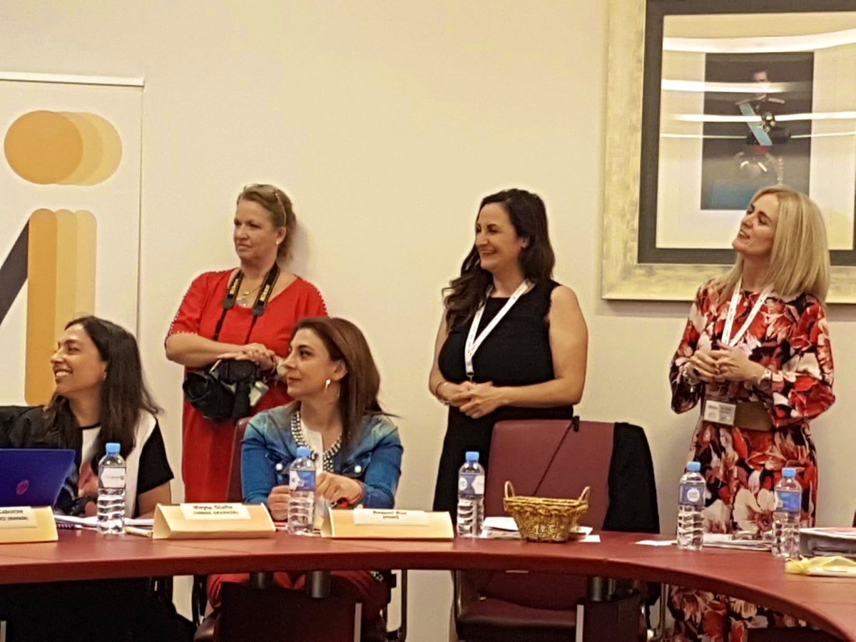 MIniciativaGRX's tweet photo. Han asistido: 
@PsoeGranada con @RaquelRuz1 
@ppgranada con #MaríaGarcía
@CiudadanosCs GR con @lorennart 
@VamosGranada15 con @mayteolalla 
@Adelante_GR con #ElisaCabrerizo 
@vox_granada con #MonicaRodriguez 
@CentradosGR con #AnaRoman 

Gracias por un debate serio y respetuoso https://t.co/js97lzBrUQ